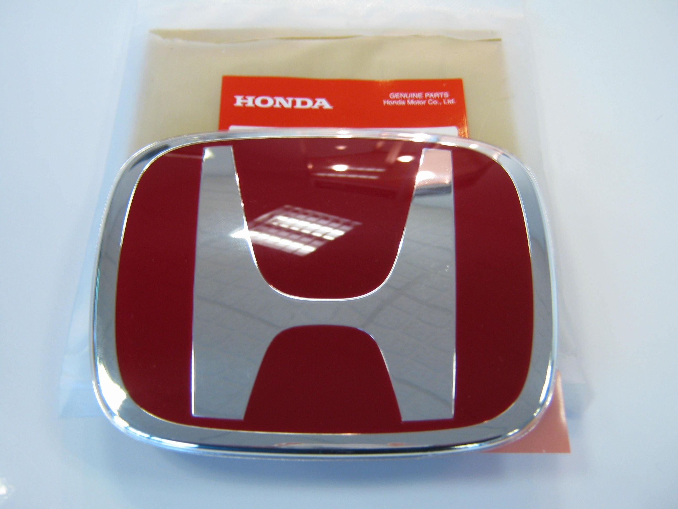 Genuine Honda Civic FN2 Front H Red Badge